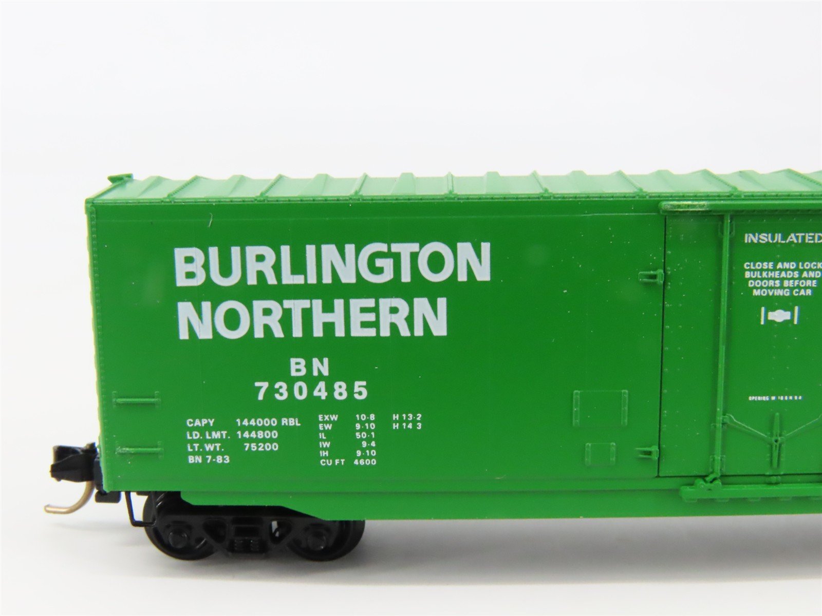 N Scale Micro-Trains 38200 BN Burlington Northern 50' Plug Door Box Car RTR
