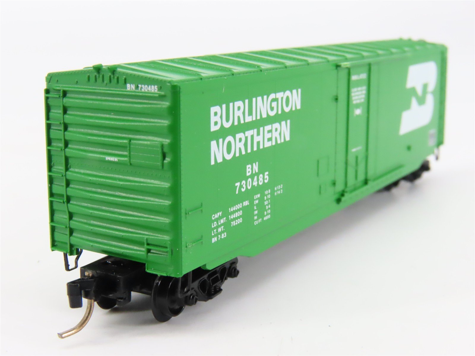 N Scale Micro-Trains 38200 BN Burlington Northern 50' Plug Door Box Car RTR