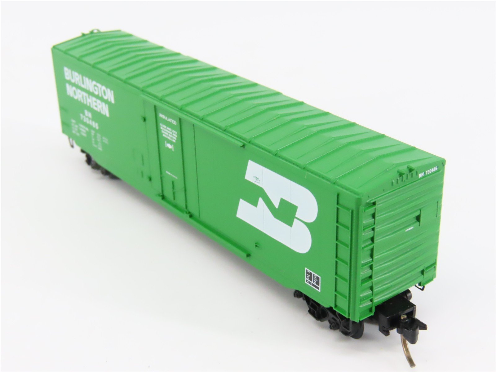 N Scale Micro-Trains 38200 BN Burlington Northern 50' Plug Door Box Car RTR