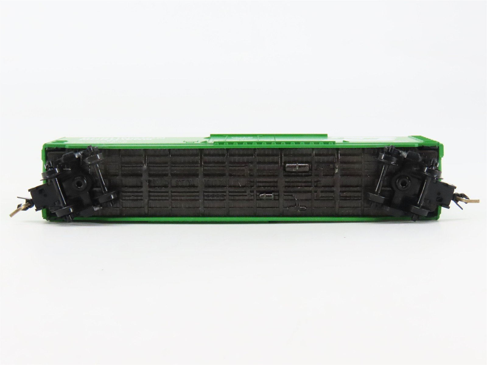 N Scale Micro-Trains 38200 BN Burlington Northern 50' Plug Door Box Car RTR