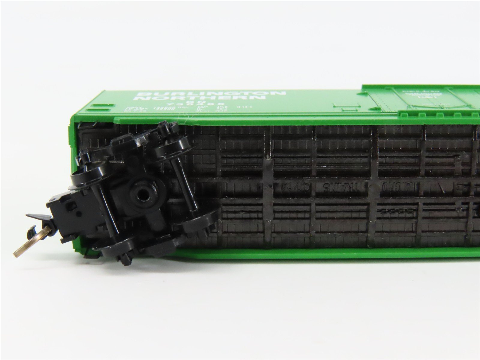 N Scale Micro-Trains 38200 BN Burlington Northern 50' Plug Door Box Car RTR