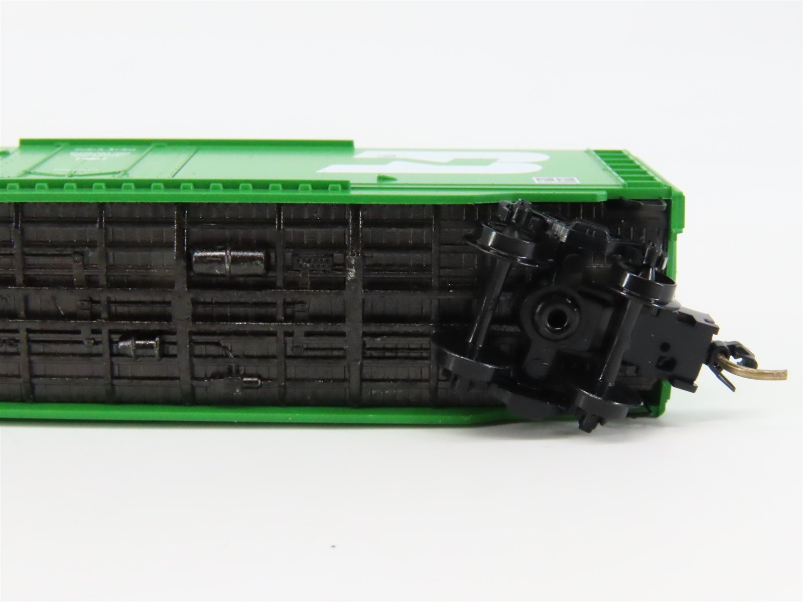 N Scale Micro-Trains 38200 BN Burlington Northern 50' Plug Door Box Car RTR