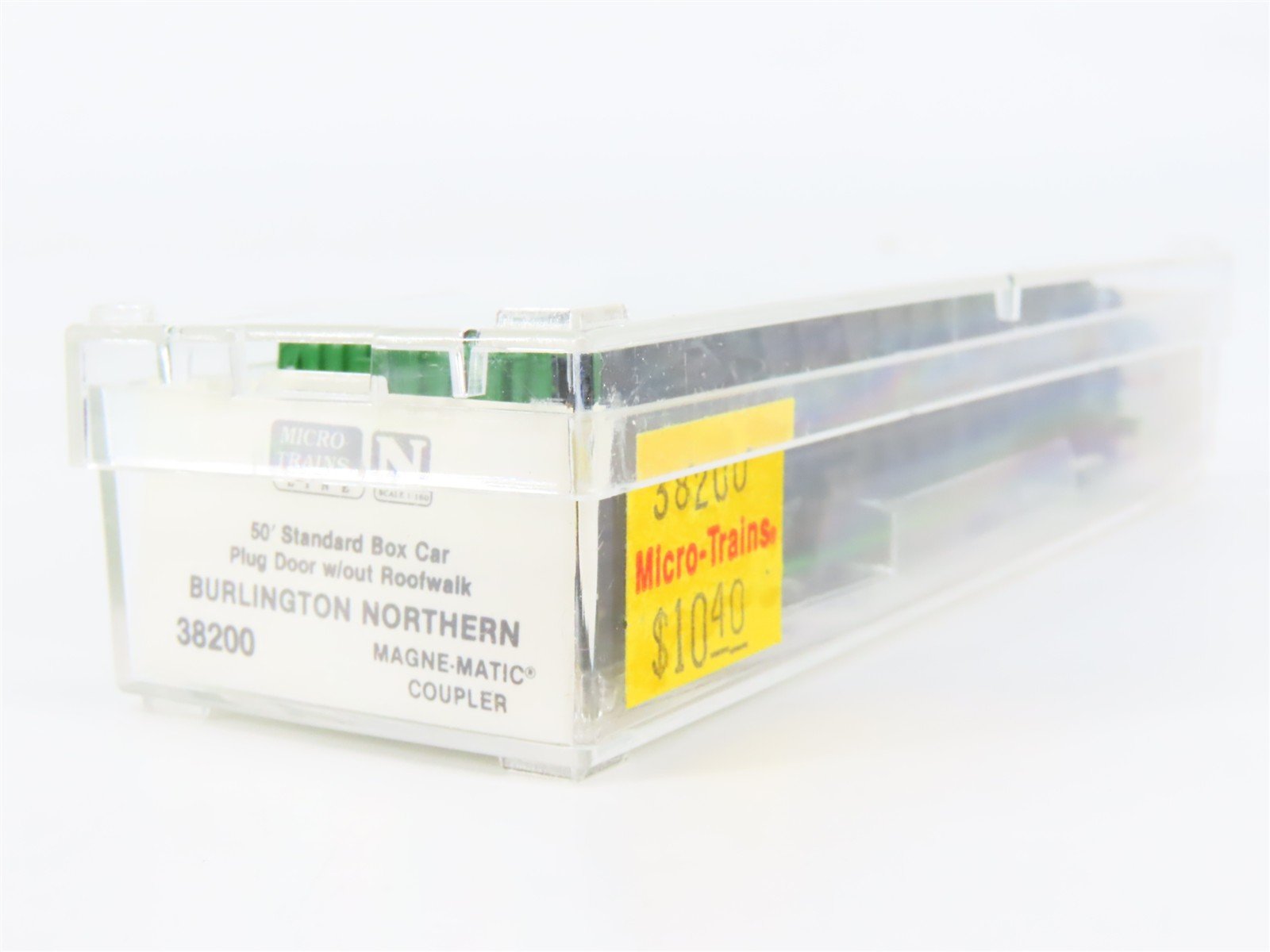 N Scale Micro-Trains 38200 BN Burlington Northern 50' Plug Door Box Car RTR