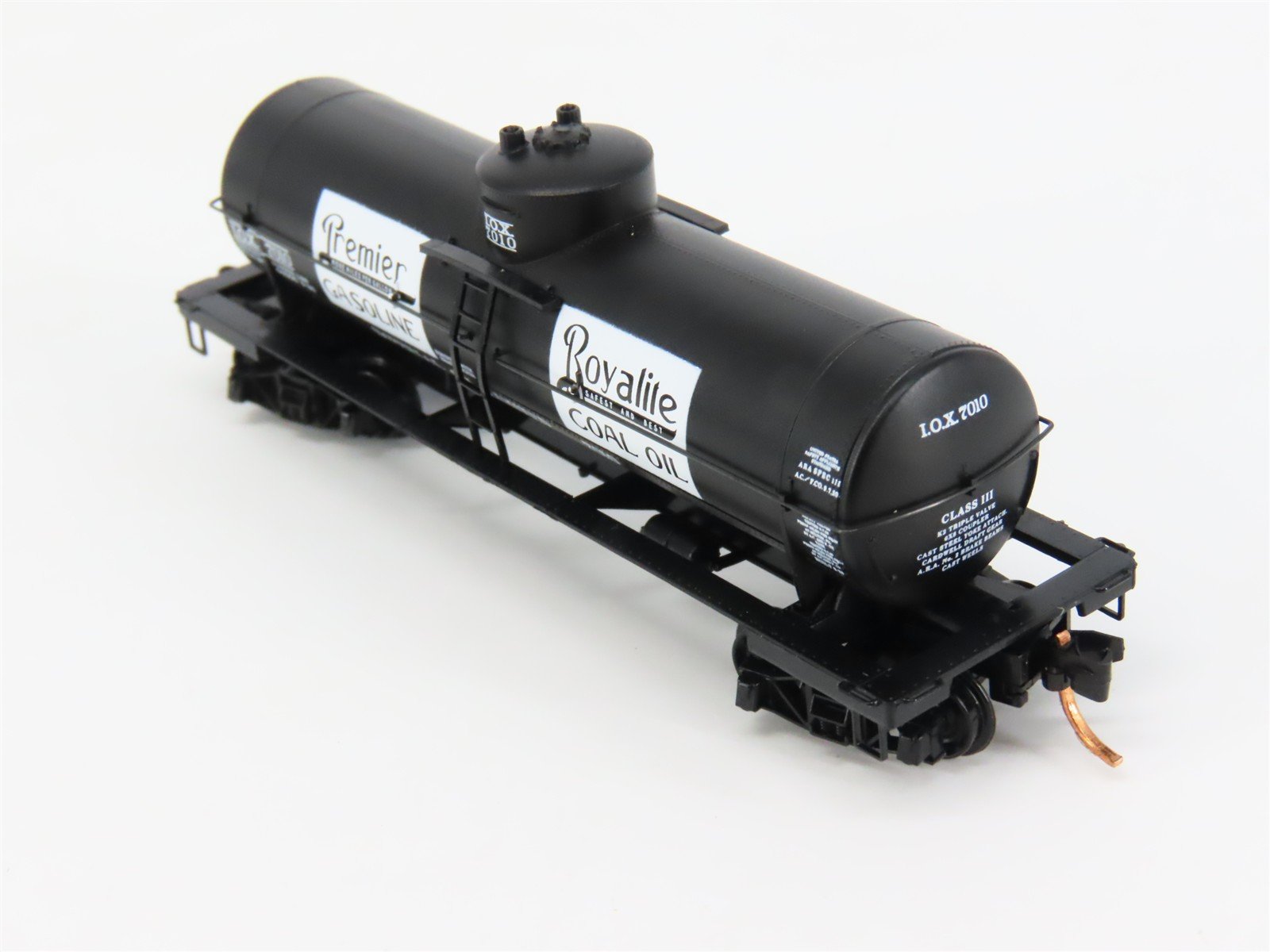 N Scale Micro-Trains 06500770 IOX Imperial Oil 39' Tank Car 7010 RTR