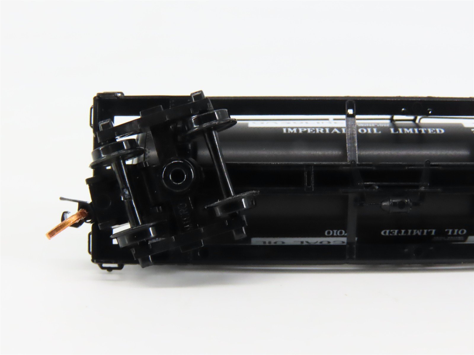 N Scale Micro-Trains 06500770 IOX Imperial Oil 39' Tank Car 7010 RTR
