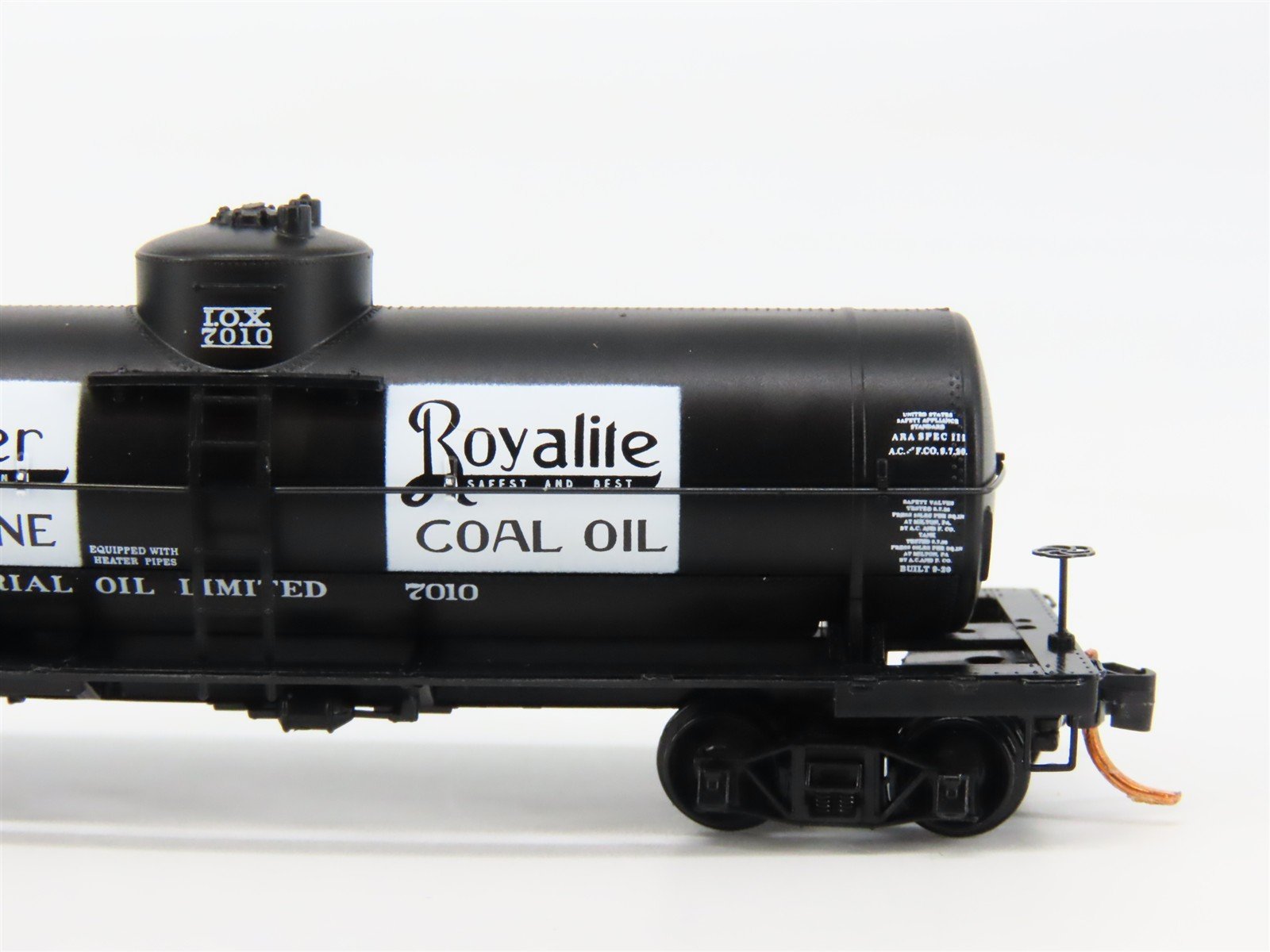 N Scale Micro-Trains 06500770 Imperial Oil Limited 39' Single Dome Tank Car RTR