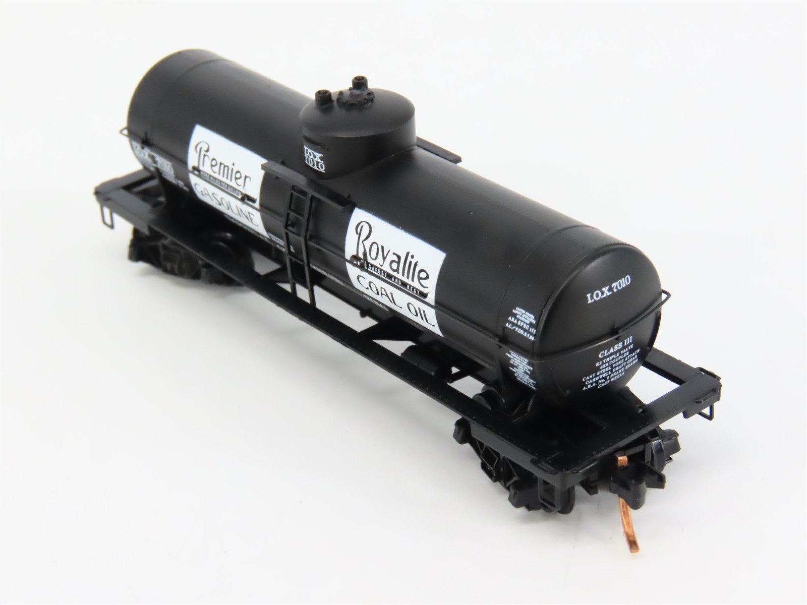 N Scale Micro-Trains 06500770 Imperial Oil Limited 39' Single Dome Tank Car RTR