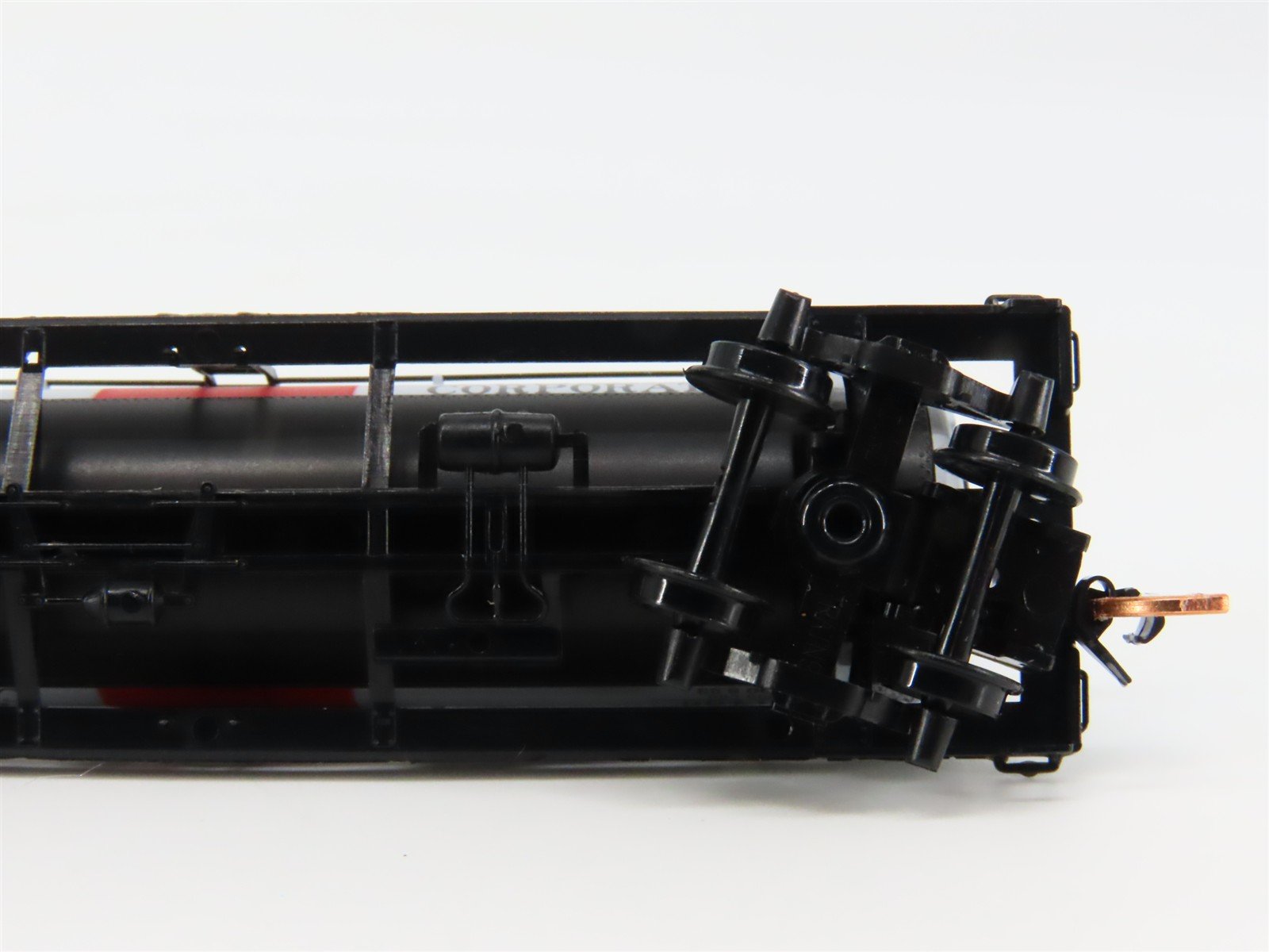N Scale Micro-Trains 06500840 Mexican Petroleum Co. 39' Single Dome Tank Car RTR