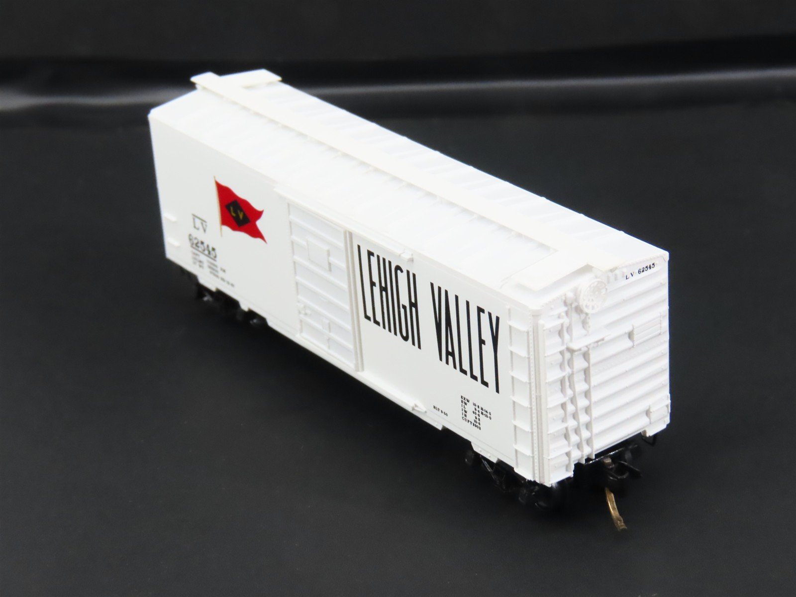 N Scale Micro-Trains 20126 LV Lehigh Valley 40' Box Car 62545 RTR
