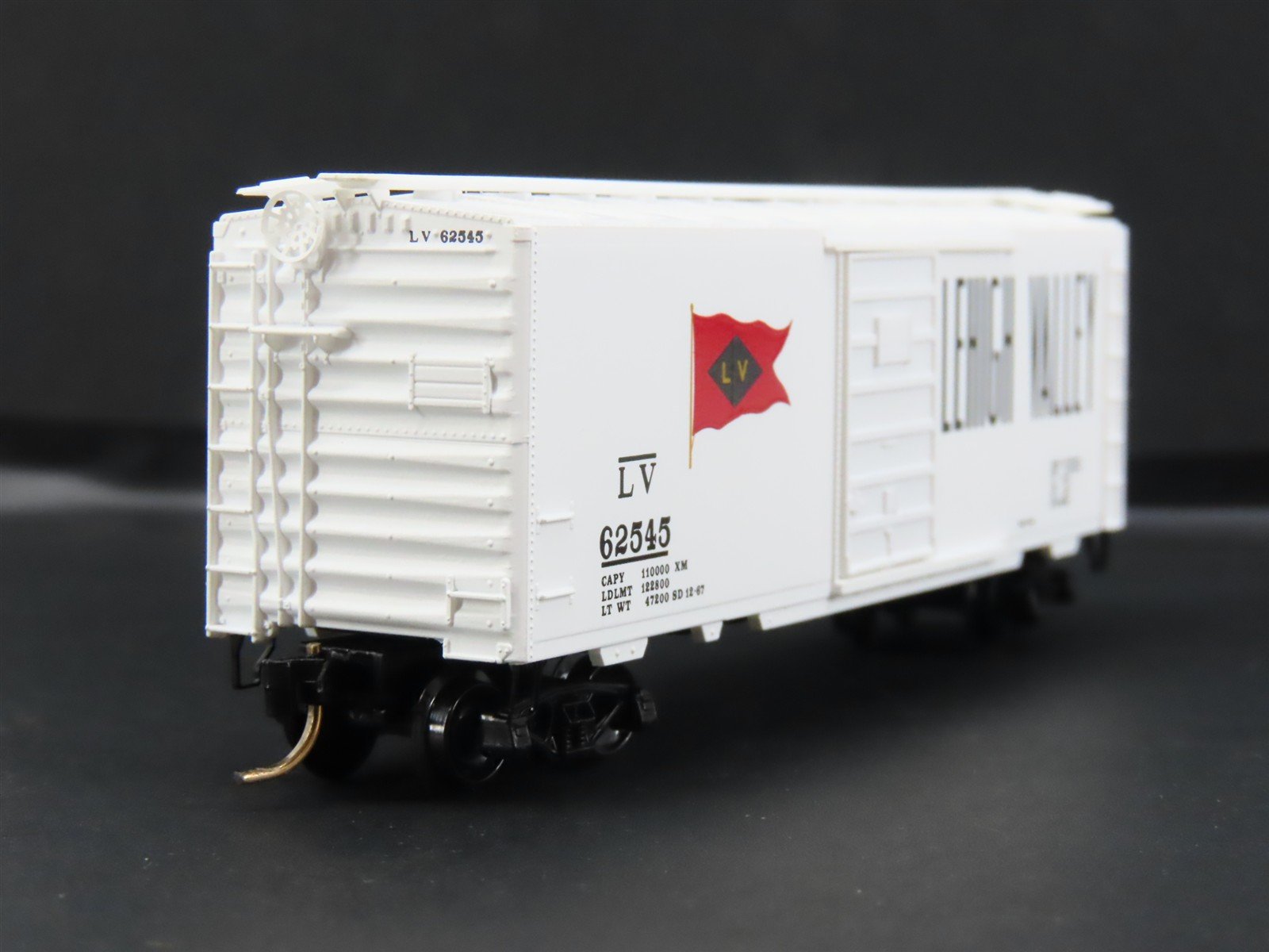 N Scale Micro-Trains 20126 LV Lehigh Valley 40' Box Car 62545 RTR