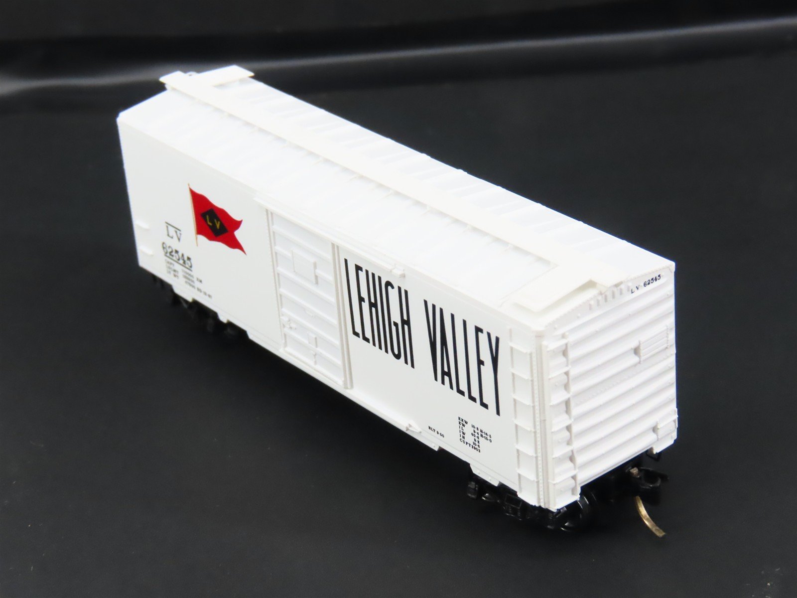 N Scale Micro-Trains 20126 LV Lehigh Valley 40' Box Car 62545 RTR