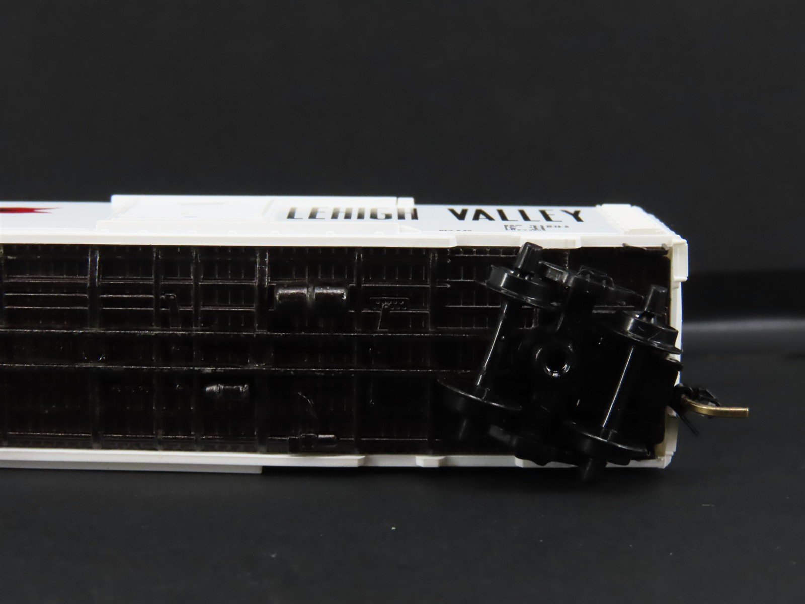 N Scale Micro-Trains 20126 LV Lehigh Valley 40' Box Car 62545 RTR