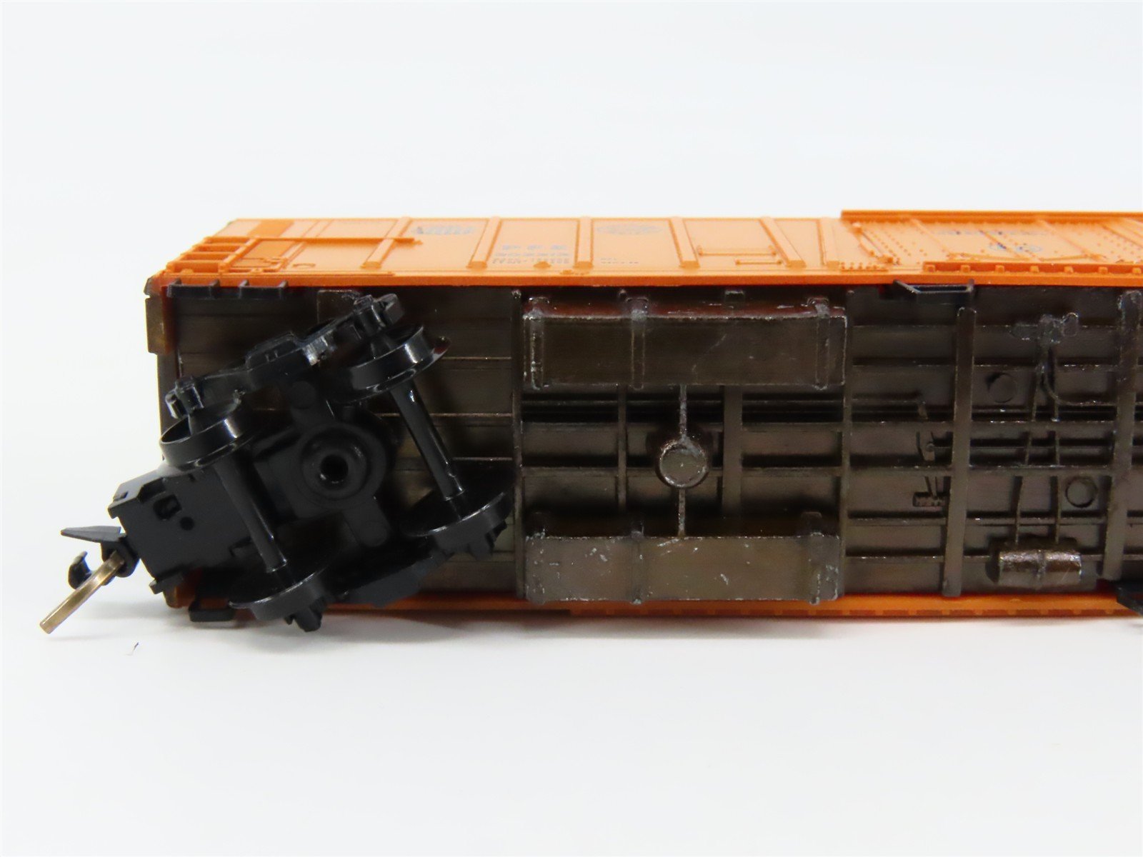 N Scale Micro-Trains 70010 PFE Pacific Fruit Express 51' Mechanical Reefer RTR
