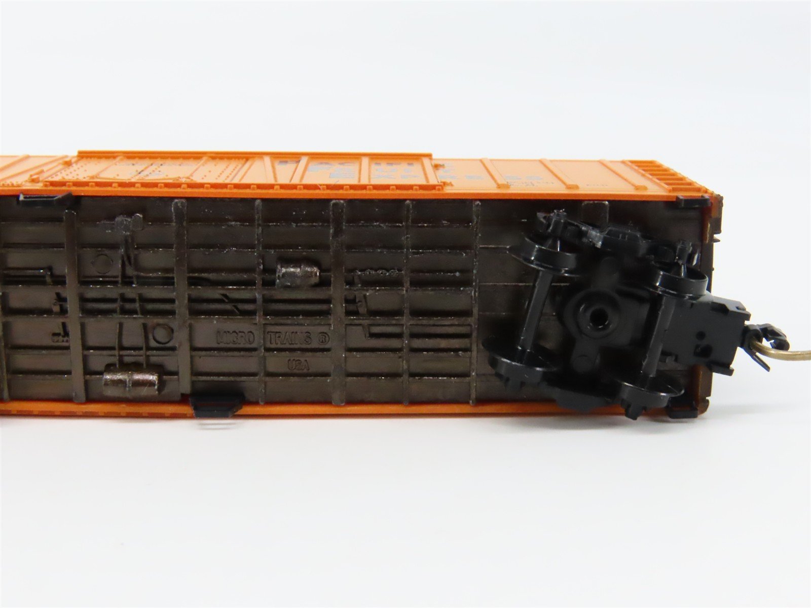 N Scale Micro-Trains 70010 PFE Pacific Fruit Express 51' Mechanical Reefer RTR