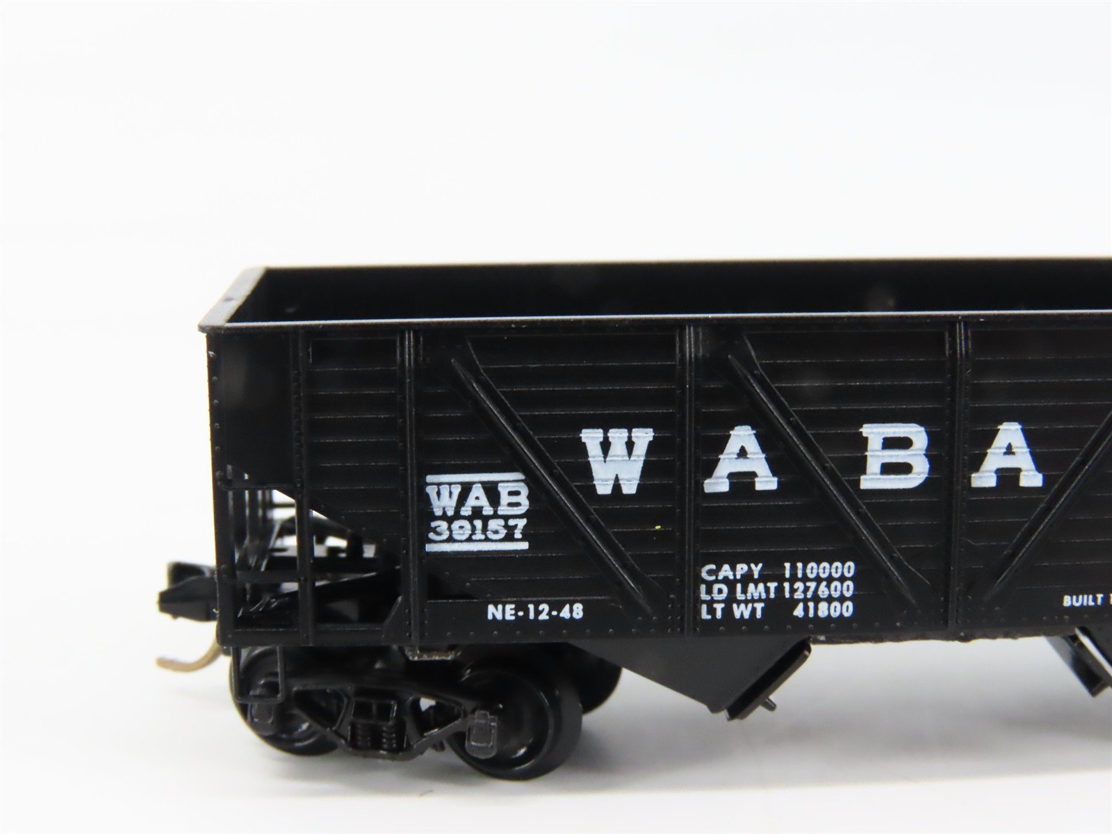N Scale Micro-Trains 57060 WAB Wabash 33' 2-Bay Hopper 39157 RTR