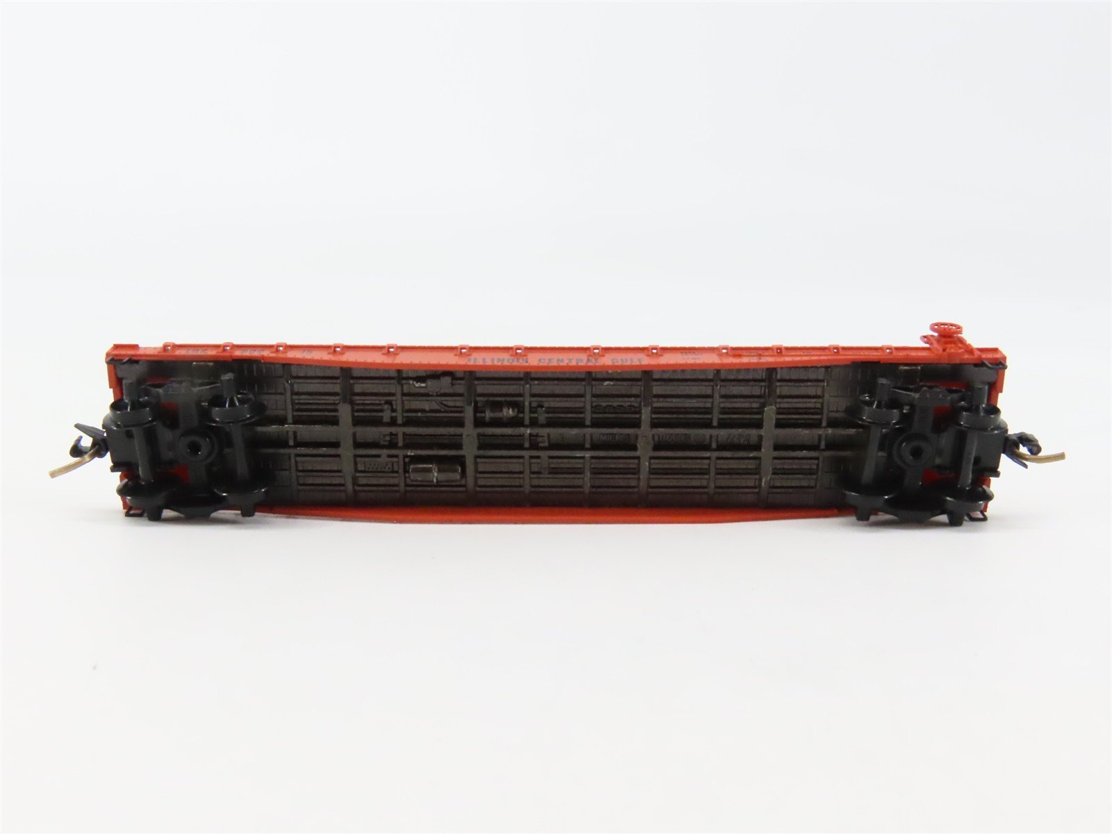 N Scale Micro-Trains 45010 ICG Illinois Central Gulf 50' Fishbelly Flat Car RTR