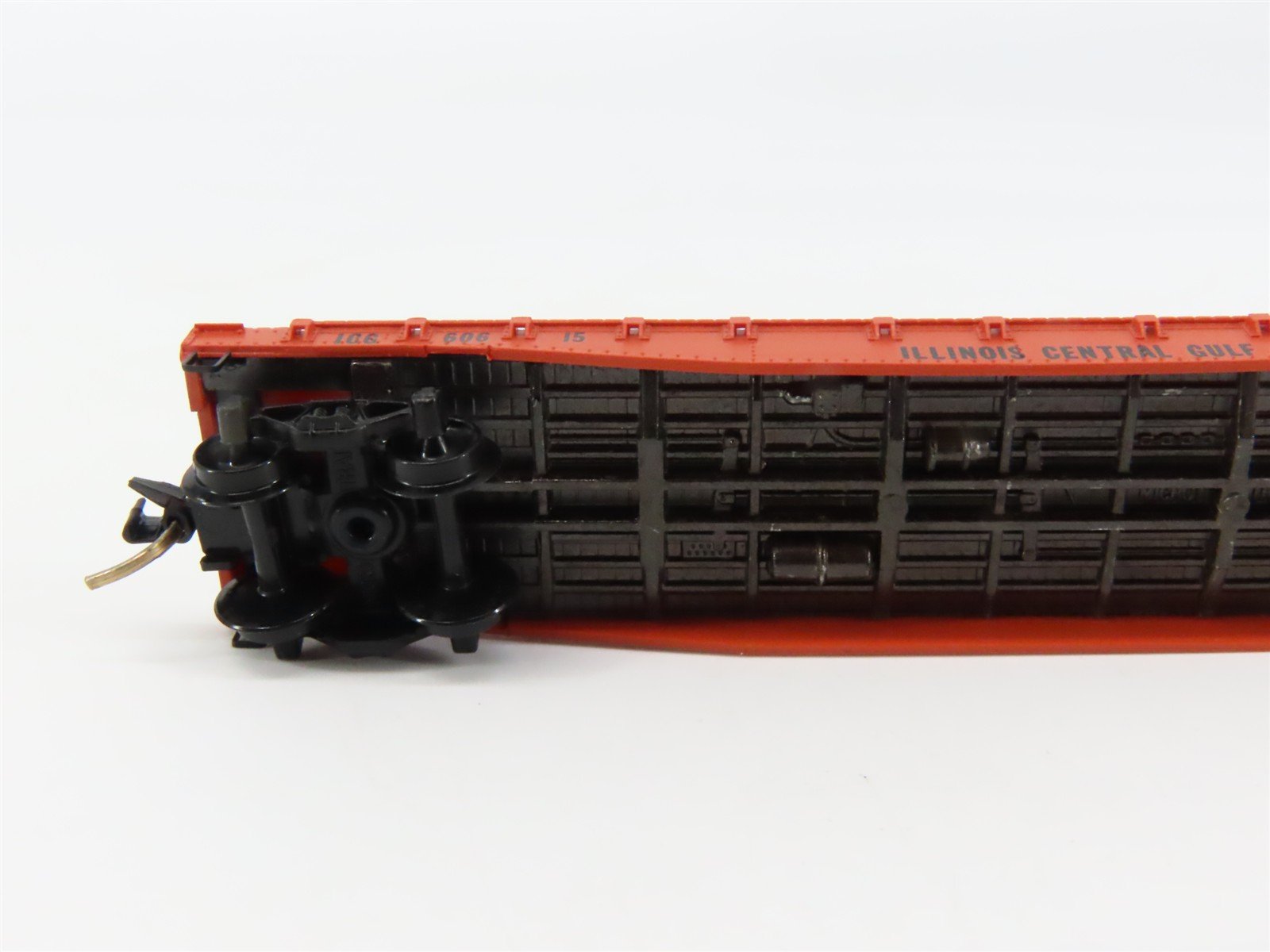 N Scale Micro-Trains 45010 ICG Illinois Central Gulf 50' Fishbelly Flat Car RTR
