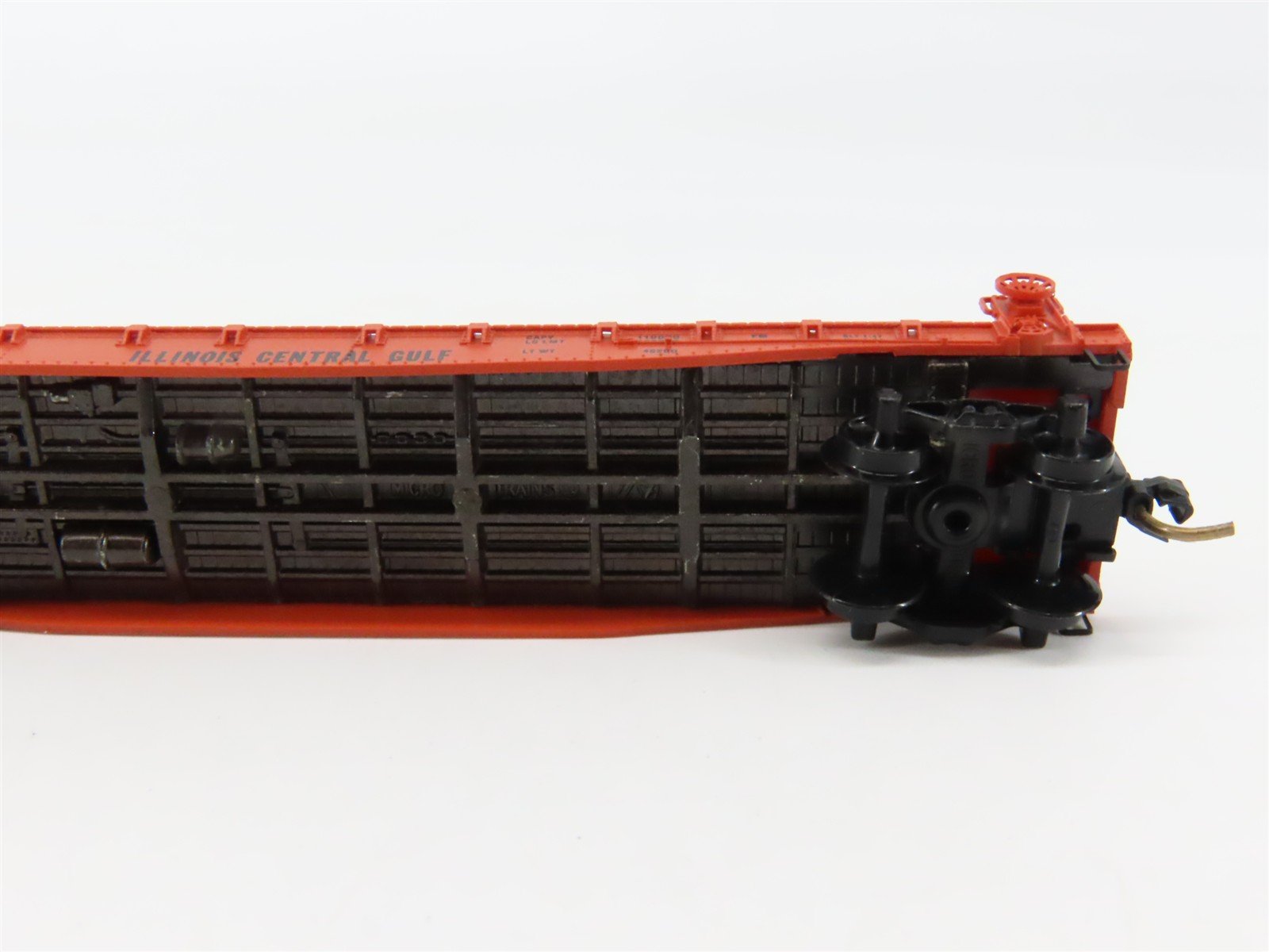 N Scale Micro-Trains 45010 ICG Illinois Central Gulf 50' Fishbelly Flat Car RTR