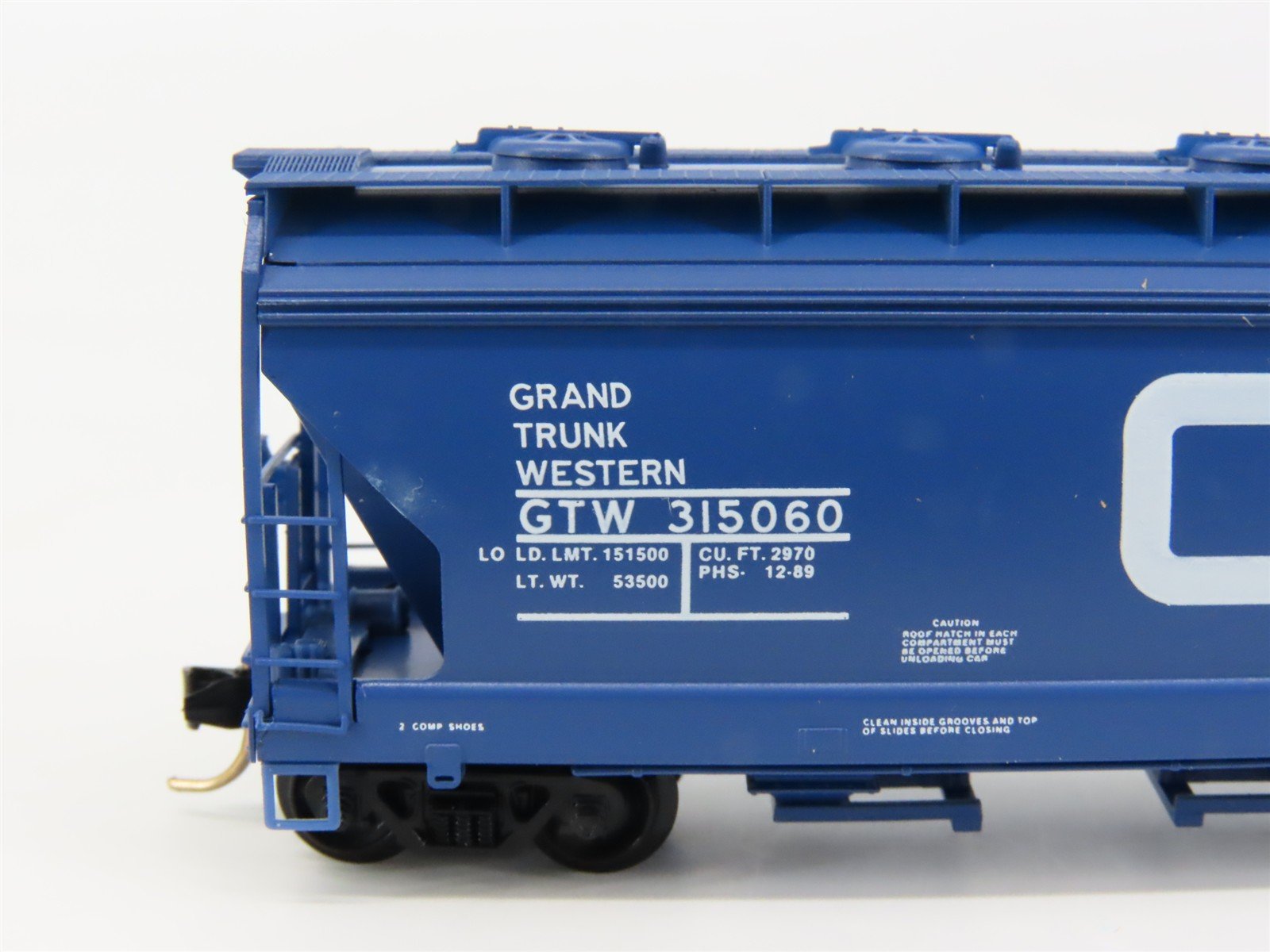N Scale Micro-Trains 92010 GTW Grand Trunk Western 2-Bay Covered Hopper RTR