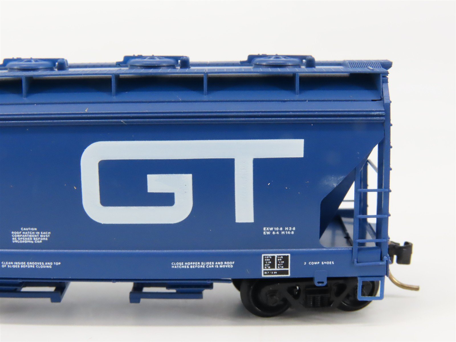 N Scale Micro-Trains 92010 GTW Grand Trunk Western 2-Bay Covered Hopper RTR