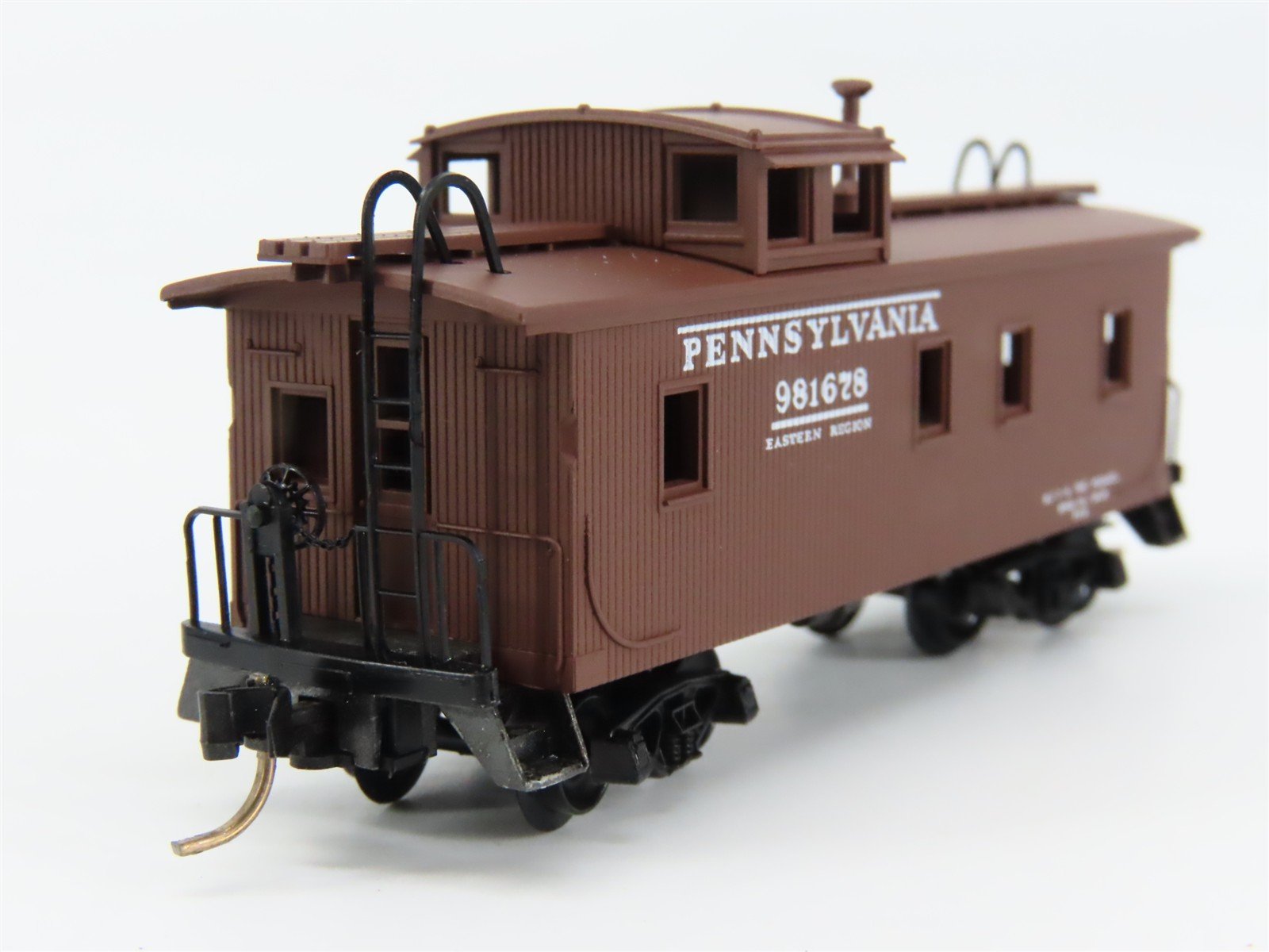 N Scale Micro-Trains 51160 PRR Pennsylvania 34' Wood-Sheathed Caboose 981678 RTR
