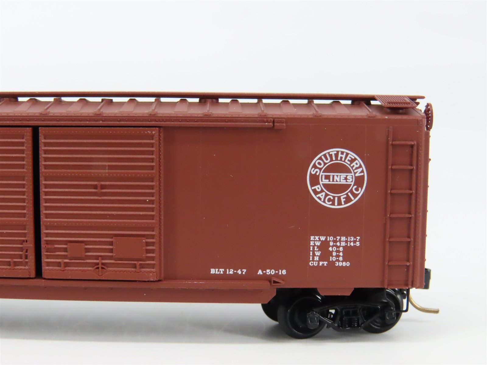 N Scale Micro-Trains 23020 SP Southern Pacific 40' Double Door Box Car 66375 RTR