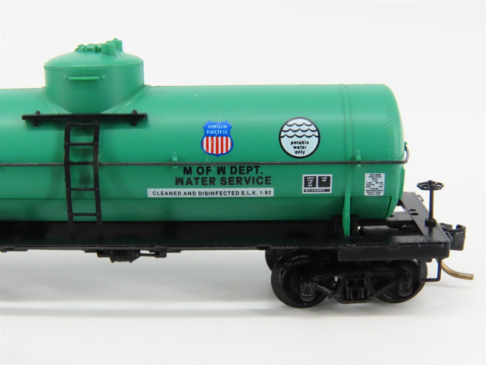 N Scale Micro-Trains 65340 UP Union Pacific 39' Single Dome Tank Car 908833 RTR