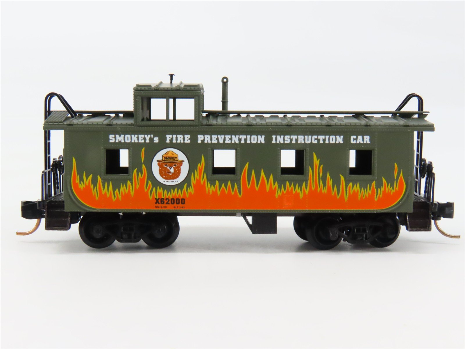 N Scale Micro-Trains 100100 Smokey Bear 36' Offset Cupola Caboose X62000 RTR