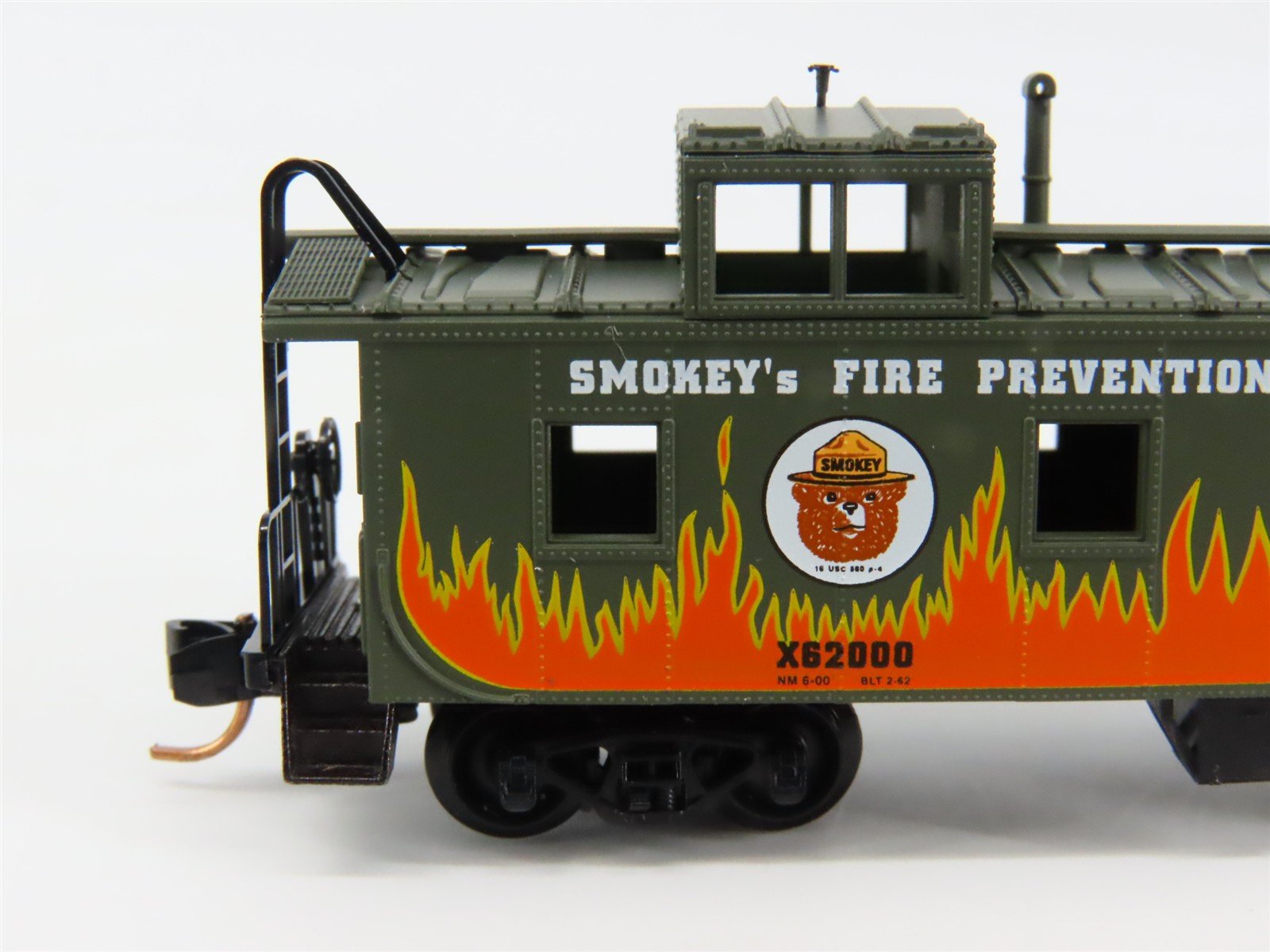 N Scale Micro-Trains 100100 Smokey Bear 36' Offset Cupola Caboose X62000 RTR
