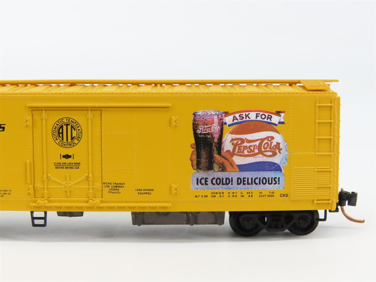 N Scale Micro-Trains 69090 PCEX Pepsi-Cola 51' Reefer 6901 RTR