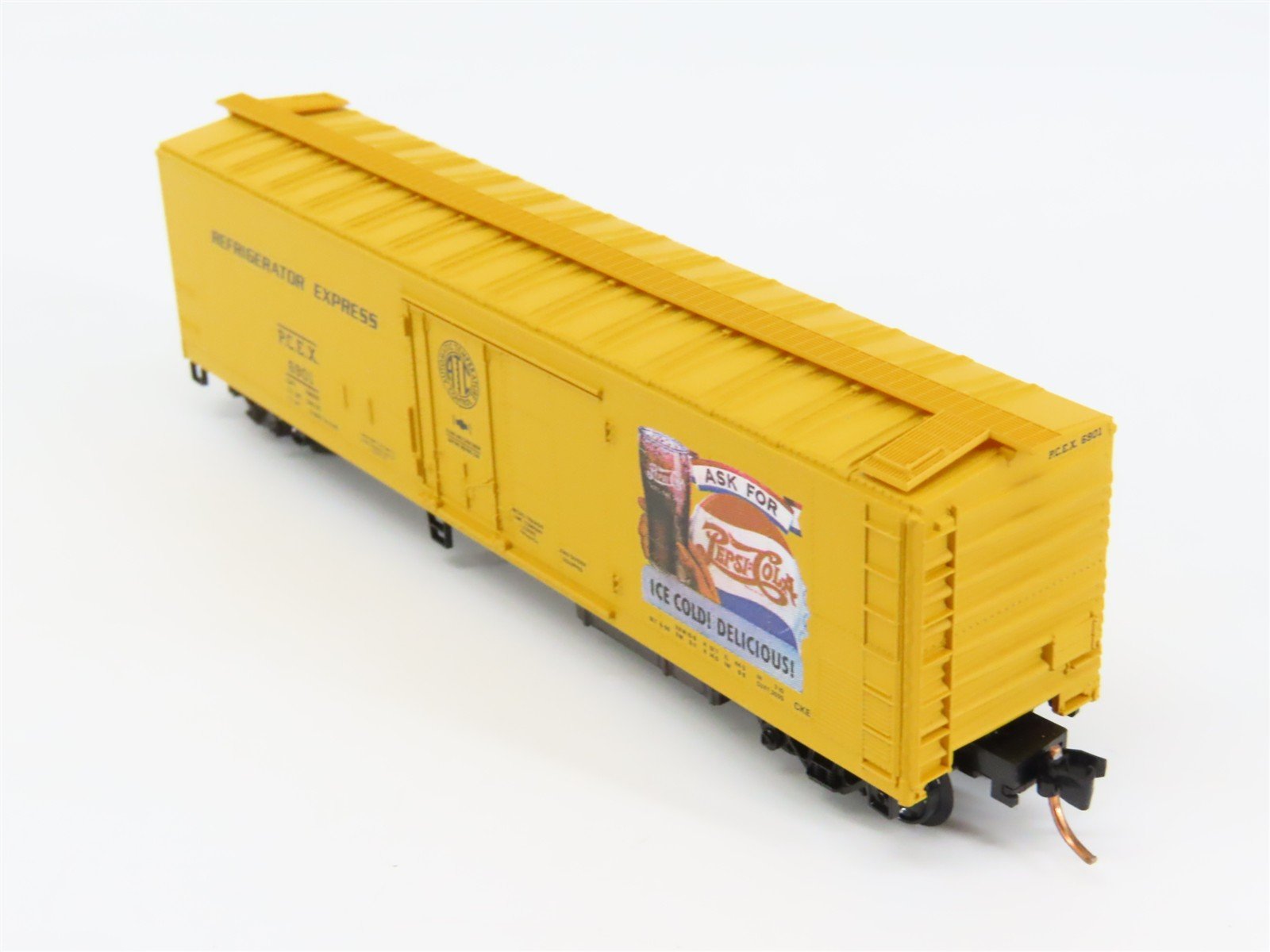 N Scale Micro-Trains 69090 PCEX Pepsi-Cola 51' Reefer 6901 RTR