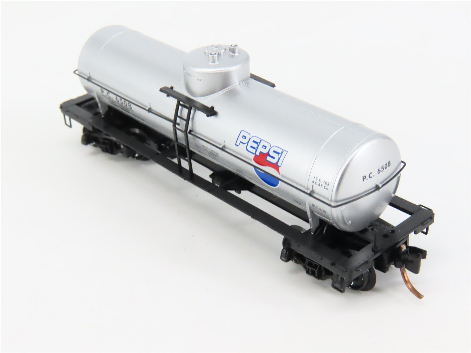 N Scale Micro-Trains 65450 PC Pepsi-Cola 39' Tank Car 6508 RTR