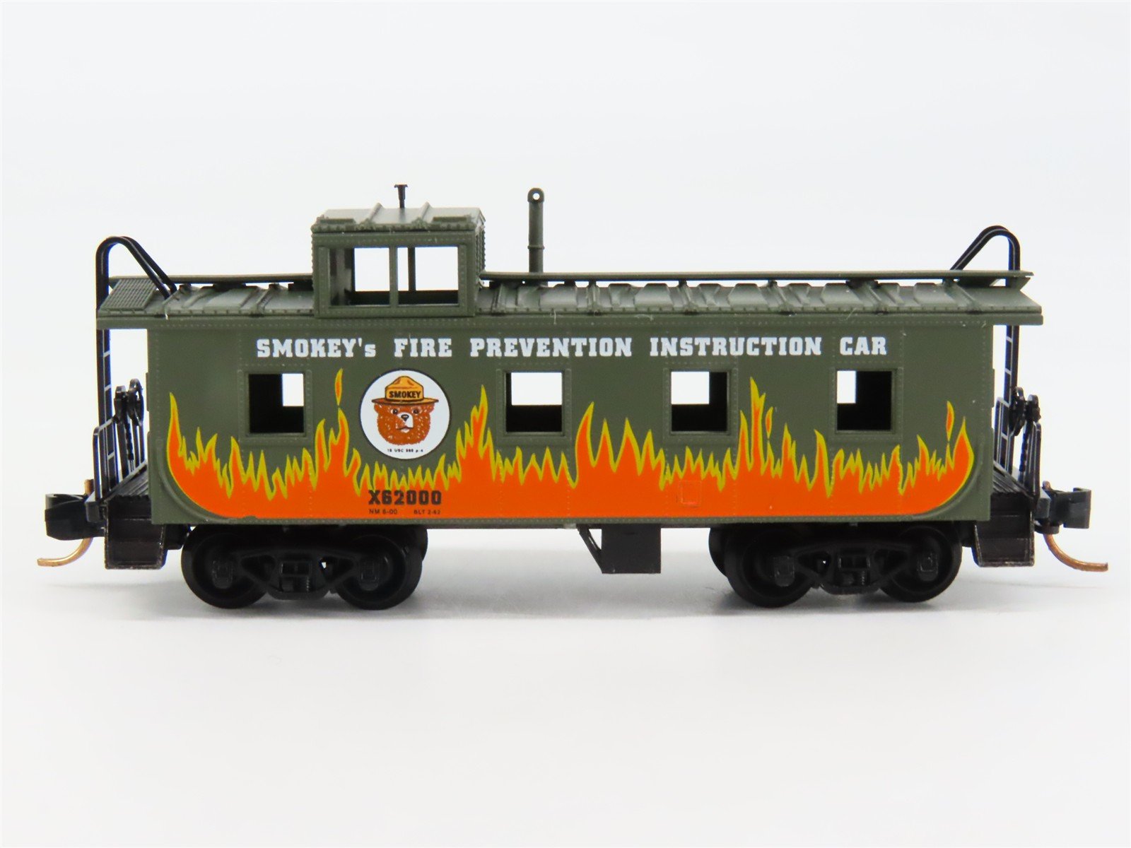N Scale Micro-Trains 100100 Smokey Bear 36' Offset Cupola Caboose X62000 RTR