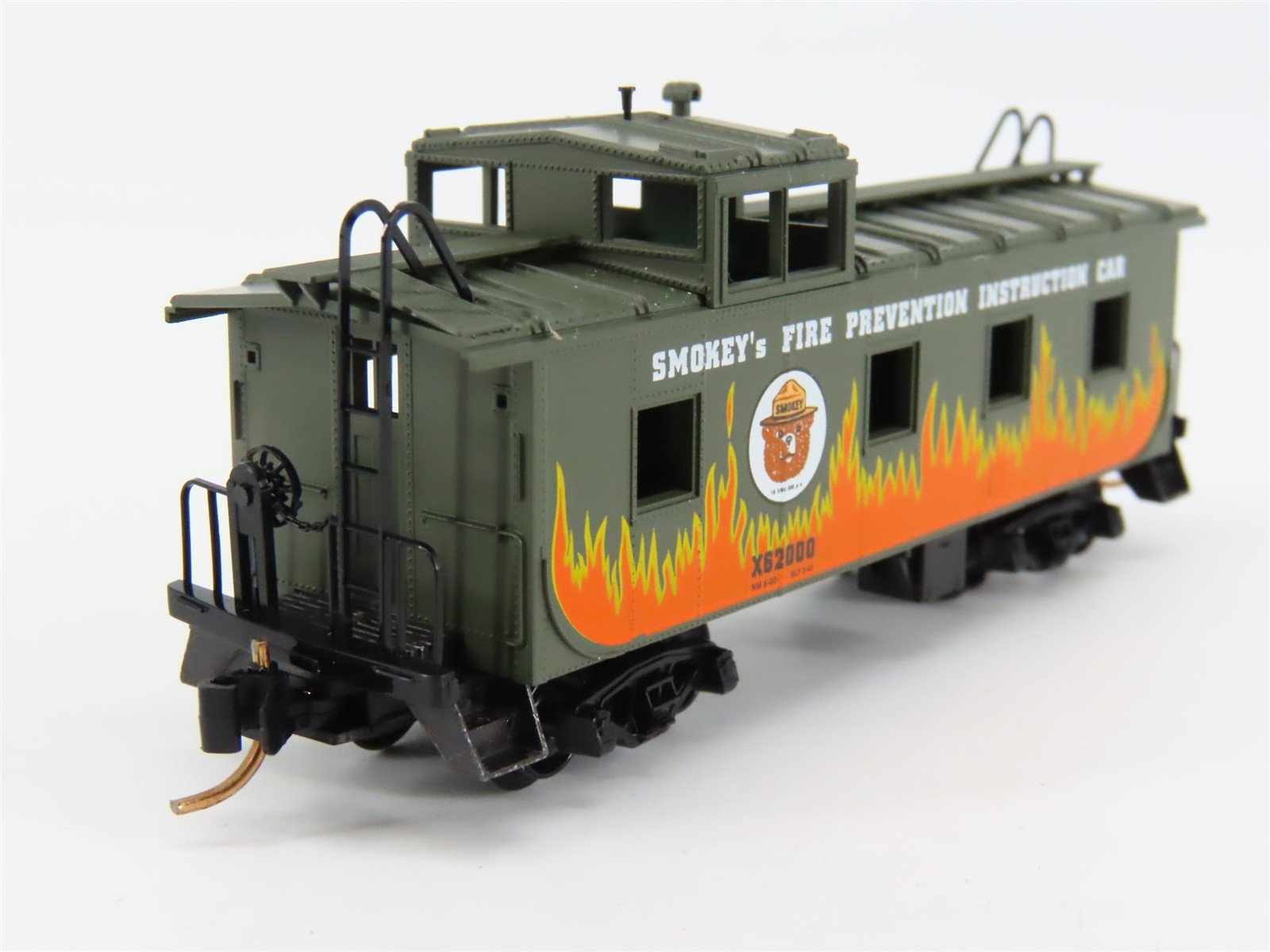 N Scale Micro-Trains 100100 Smokey Bear 36' Offset Cupola Caboose X62000 RTR