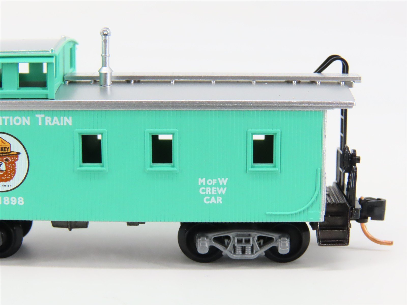 N Scale Micro-Trains 51210 Smokey Bear 34' Wood Sheathed Caboose X51898 RTR