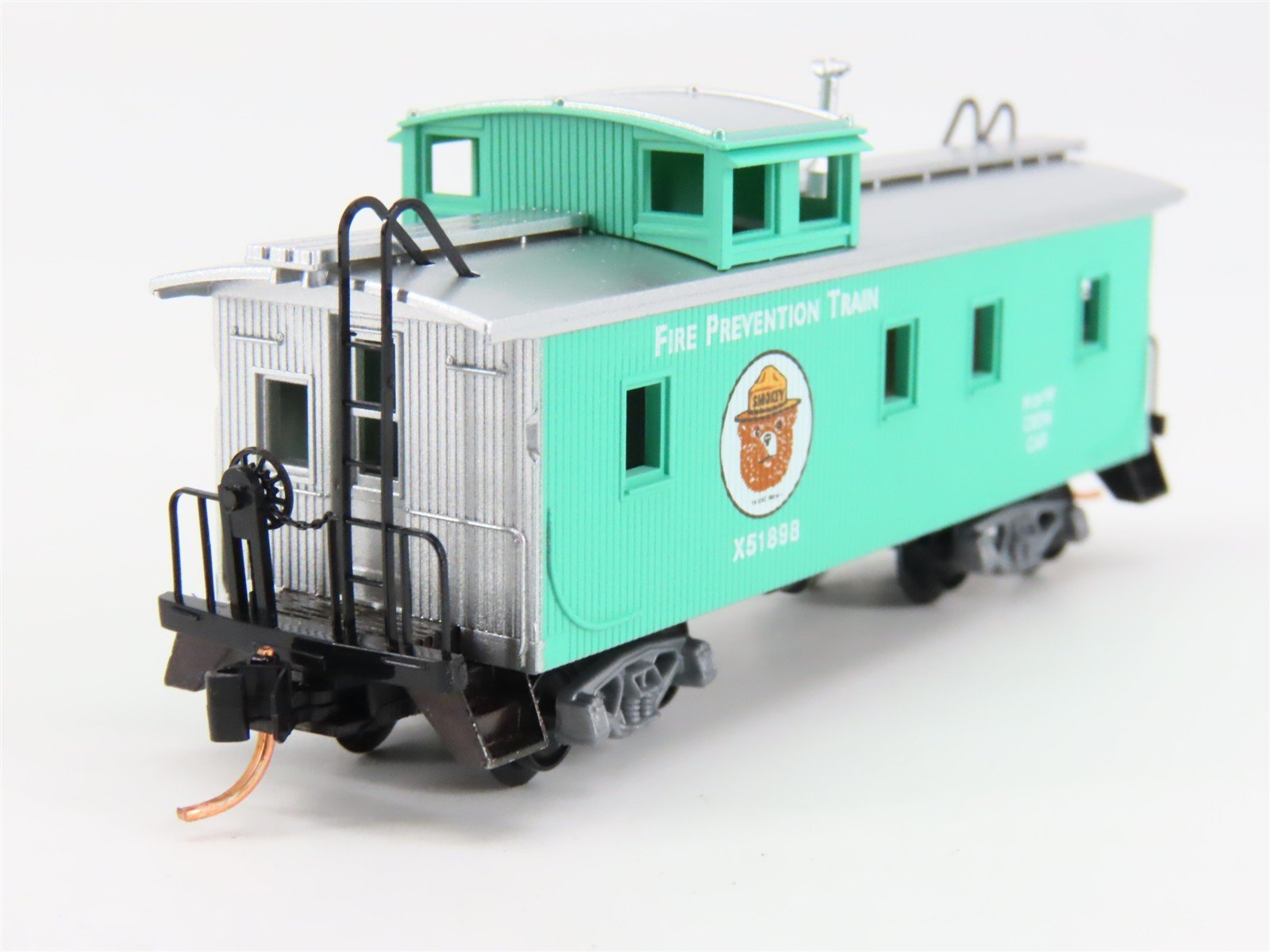 N Scale Micro-Trains 51210 Smokey Bear 34' Wood Sheathed Caboose X51898 RTR