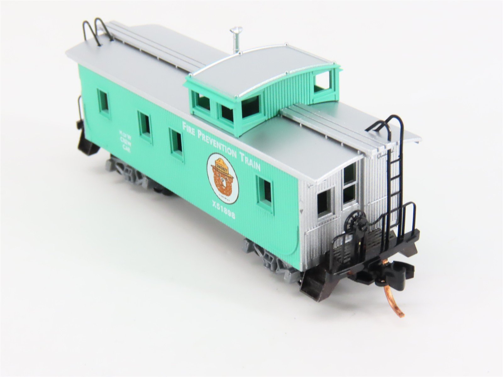 N Scale Micro-Trains 51210 Smokey Bear 34' Wood Sheathed Caboose X51898 RTR