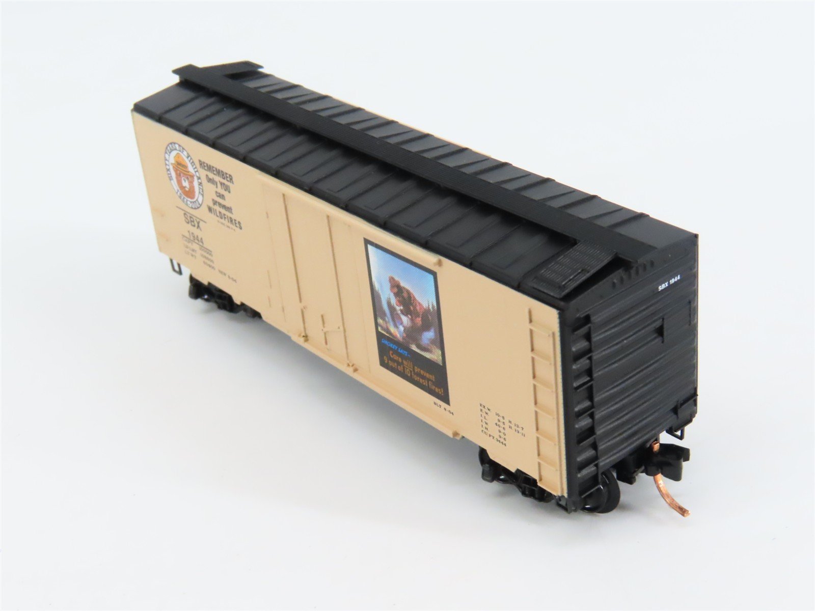 N Scale Micro-Trains 21480 SBX Smokey Bear 40' Box Car 1944 RTR