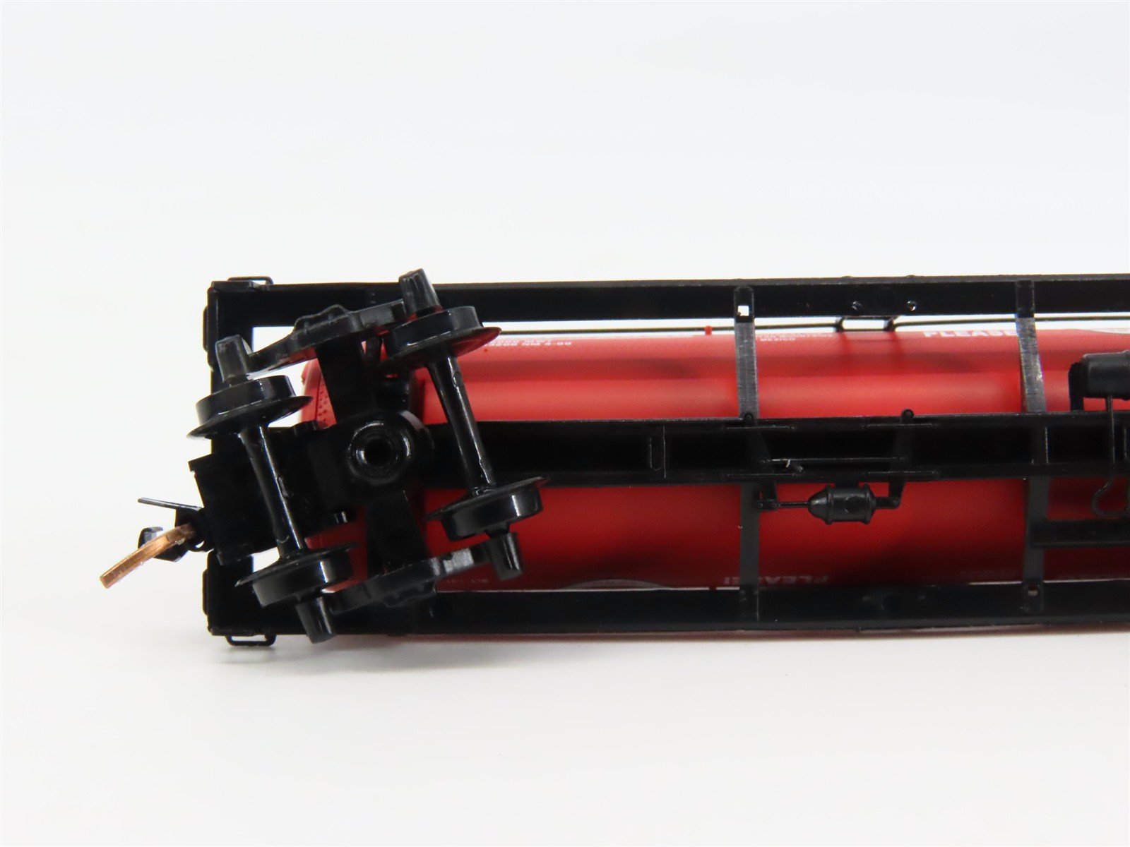N Scale Micro-Trains 65460 SBX Smokey Bear 39' Single Dome Tank Car 42000 RTR
