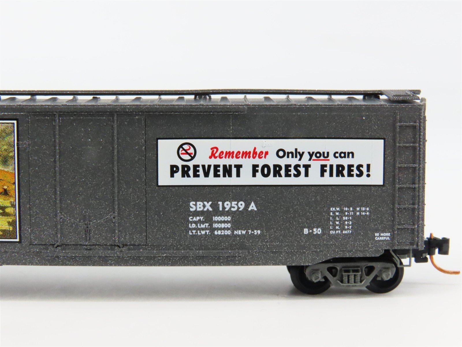 N Scale Micro-Trains 03200402 SBX Smokey Bear 50' Plug Door Box Car 1959 A RTR