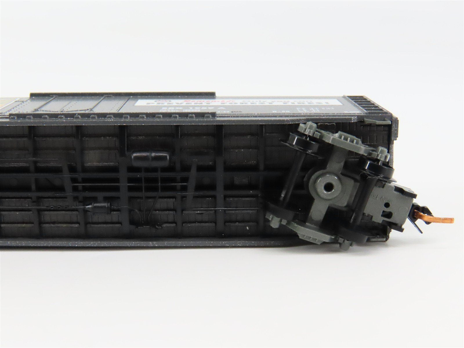 N Scale Micro-Trains 03200402 SBX Smokey Bear 50' Plug Door Box Car 1959 A RTR