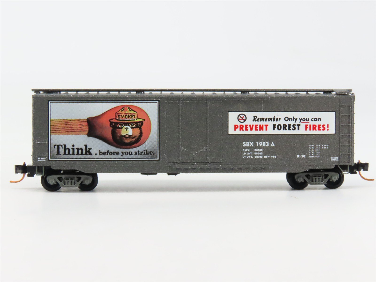 N Scale Micro-Trains 03200405 SBX Smokey Bear 50' Plug Door Box Car 1983 A RTR