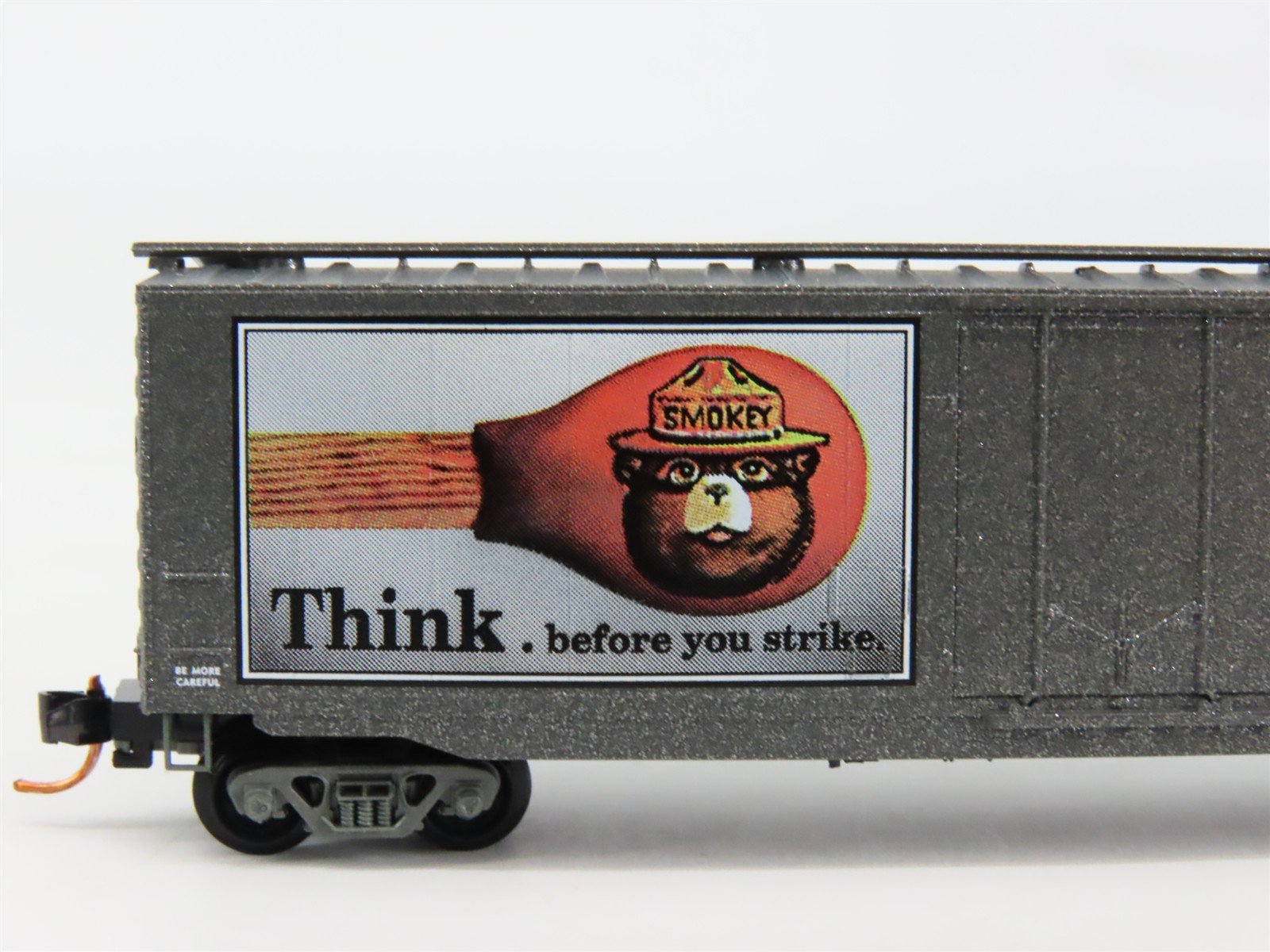 N Scale Micro-Trains 03200405 SBX Smokey Bear 50' Plug Door Box Car 1983 A RTR