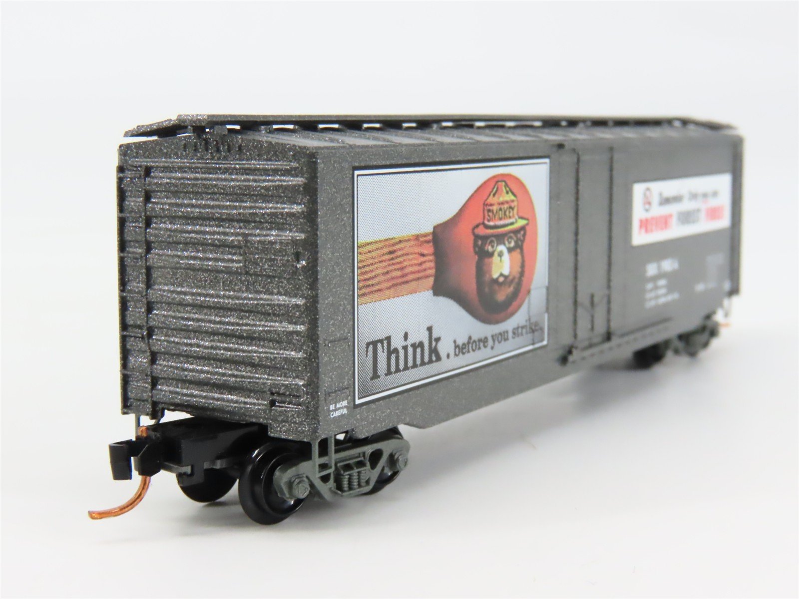 N Scale Micro-Trains 03200405 SBX Smokey Bear 50' Plug Door Box Car 1983 A RTR