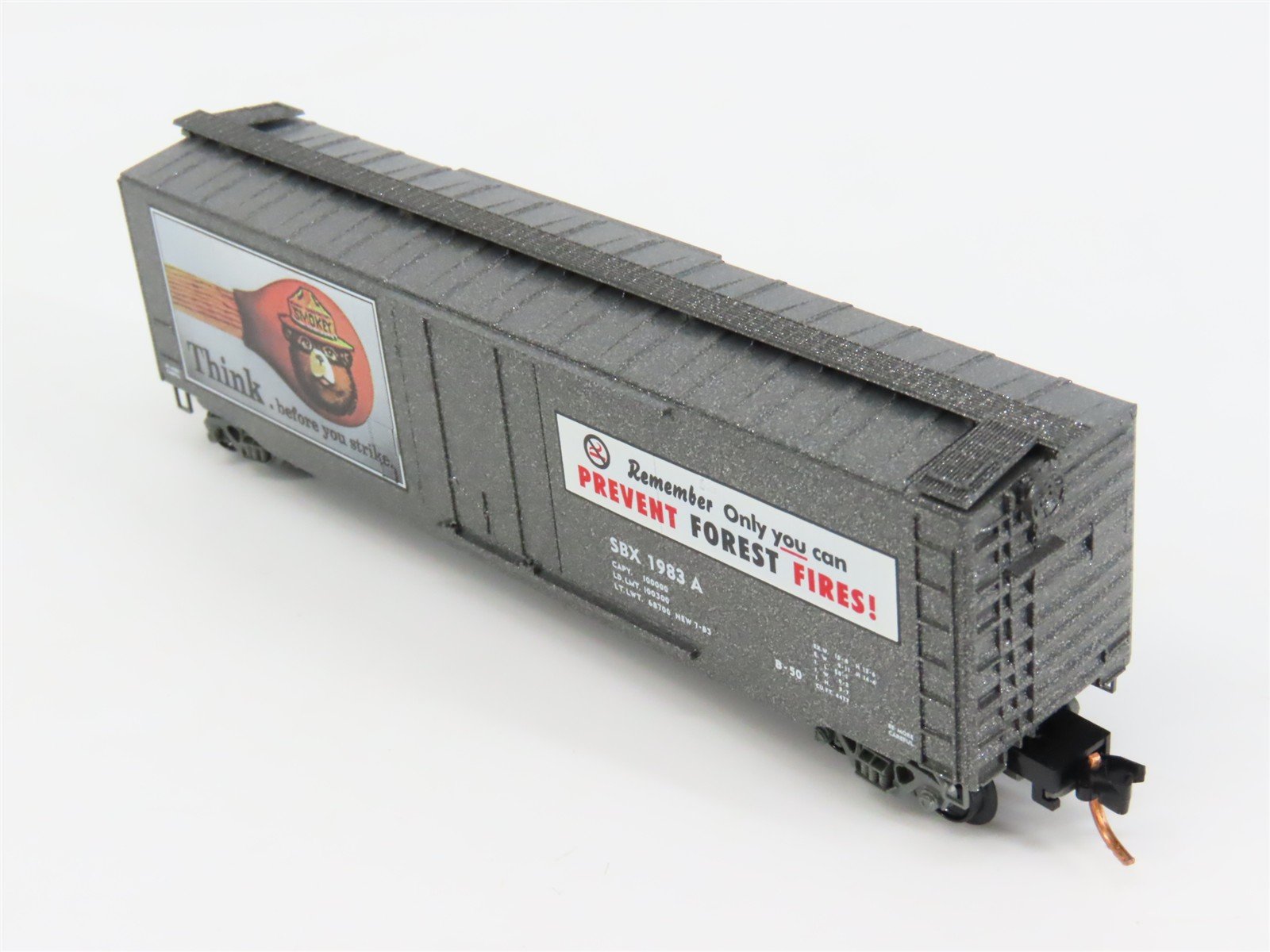 N Scale Micro-Trains 03200405 SBX Smokey Bear 50' Plug Door Box Car 1983 A RTR