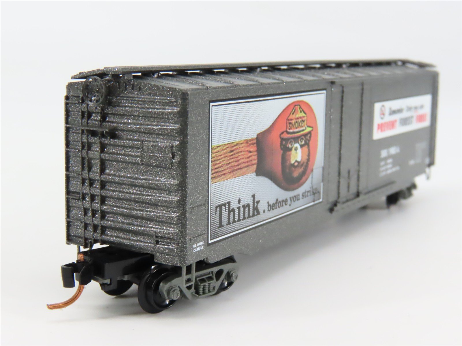 N Scale Micro-Trains 03200405 SBX Smokey Bear 50' Plug Door Box Car 1983 A RTR