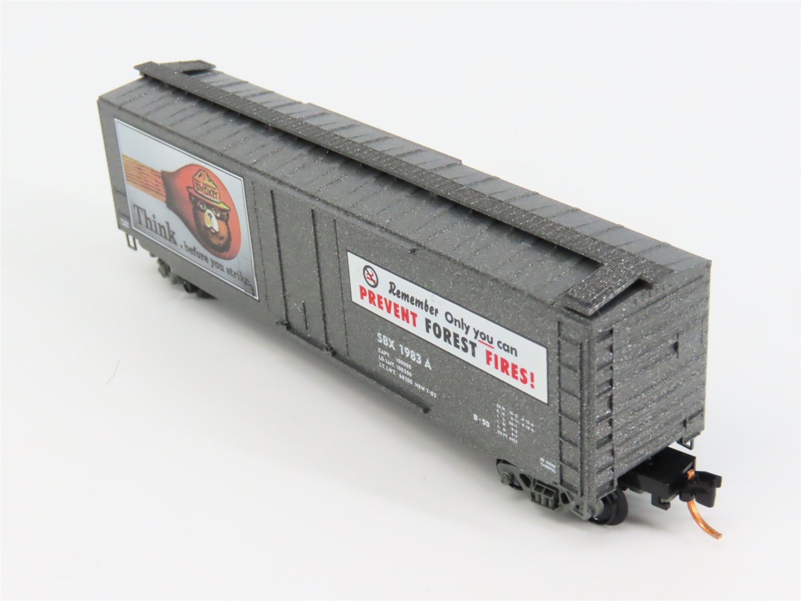 N Scale Micro-Trains 03200405 SBX Smokey Bear 50' Plug Door Box Car 1983 A RTR