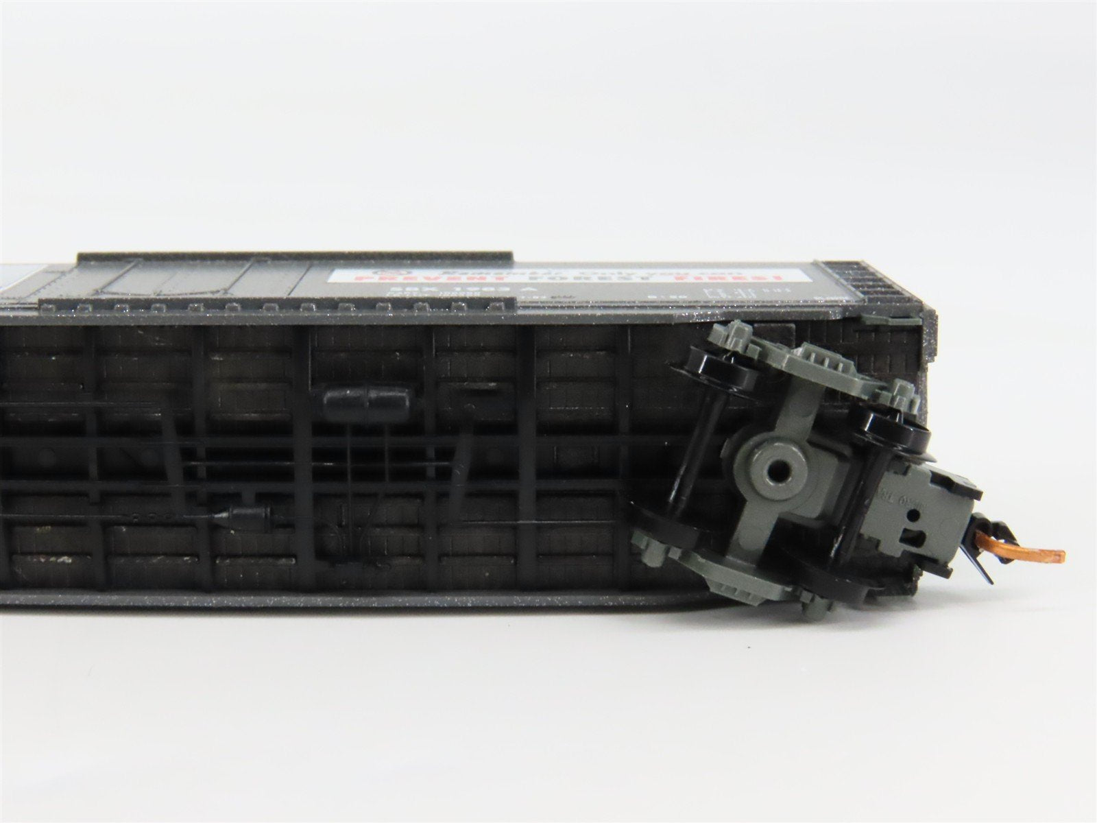 N Scale Micro-Trains 03200405 SBX Smokey Bear 50' Plug Door Box Car 1983 A RTR