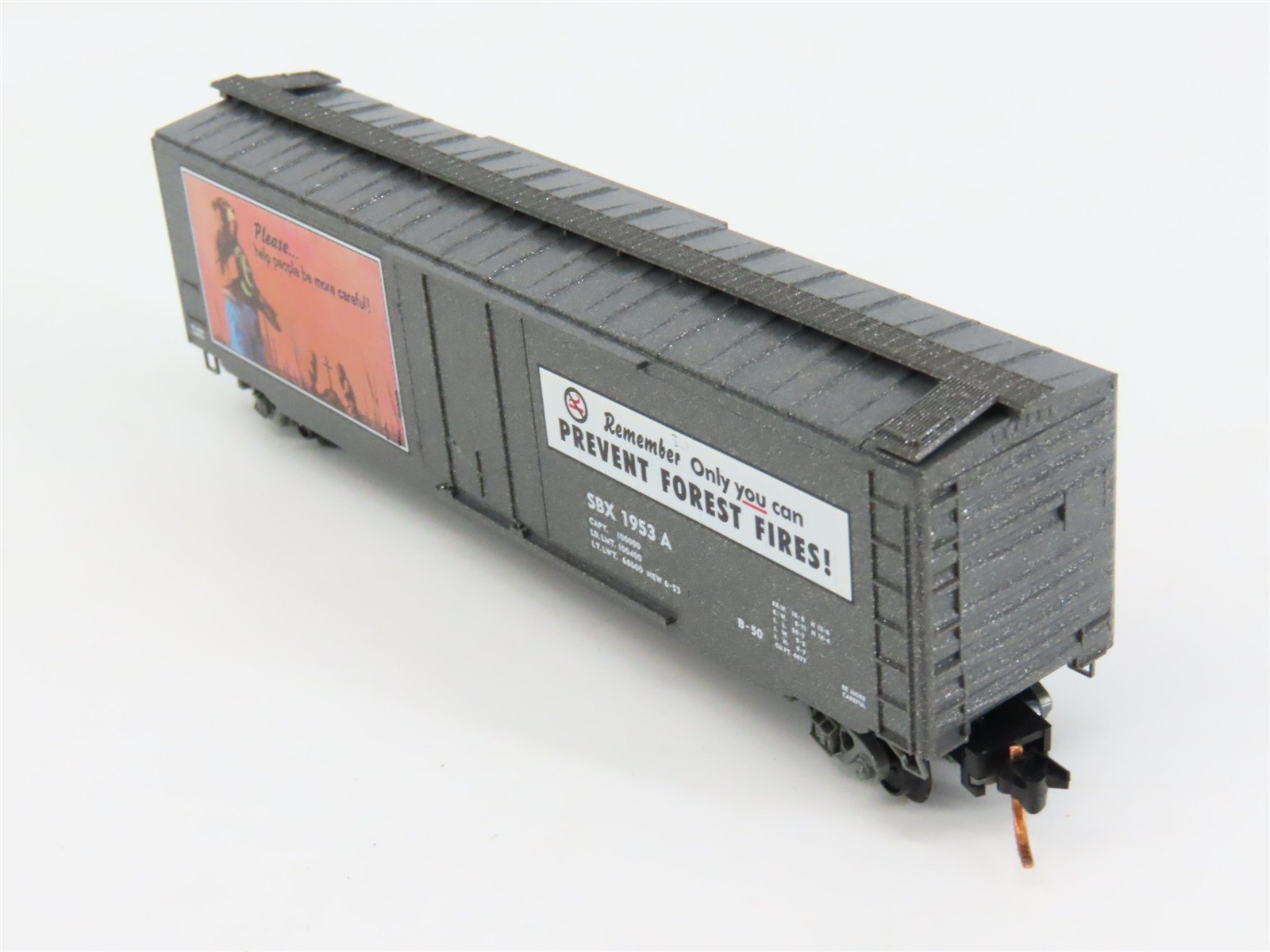 N Scale Micro-Trains 03200401 SBX Smokey Bear 50' Plug Door Box Car 1953 A RTR
