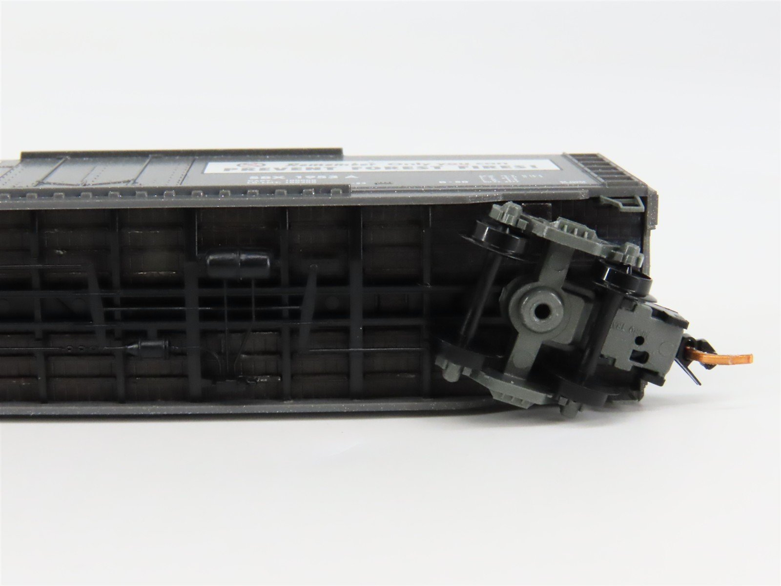N Scale Micro-Trains 03200401 SBX Smokey Bear 50' Plug Door Box Car 1953 A RTR
